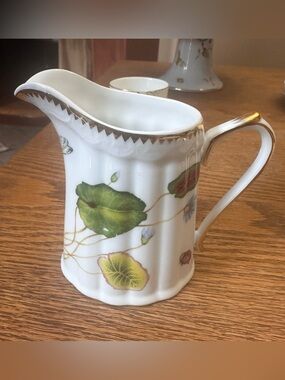 I. Godinger & Co. Lot Creamer, Pitcher, Demitasse Cup & Saucer, Dishes
